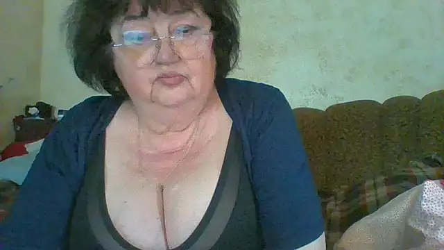 Snapshot of MilaSky5303 chatting on 05/14/26, 02:57 MilaSky5303 online show from 05/14/26, 02:57