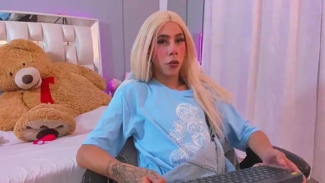 Darlyn tenderhot   online show from 10/24/25, 05:04