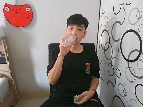 Snapshot of moaman190 chatting on 11/28/25, 07:44 moaman190 online show from 11/28/25, 07:44