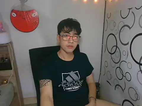 Snapshot of moaman190 chatting on 11/29/25, 04:10 moaman190 online show from 11/29/25, 04:10