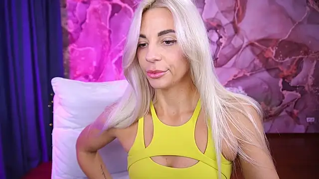 BellaRayyy online show from 10/17/25, 01:03