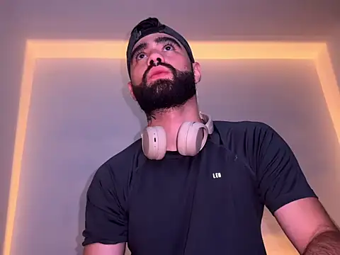 Snapshot of zack_sullivan22 chatting on 09/24/25, 01:53 zack sullivan22 online show from 09/24/25, 01:53