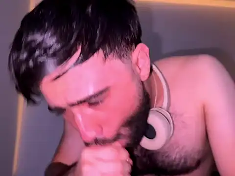 Snapshot of zack_sullivan22 chatting on 10/02/25, 02:29 zack sullivan22 online show from 10/02/25, 02:29