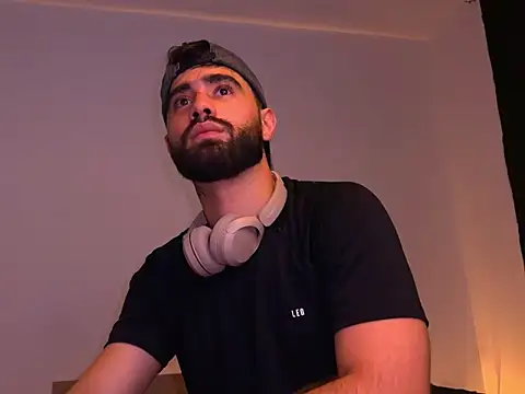 Snapshot of zack_sullivan22 chatting on 10/09/25, 04:10 zack sullivan22 online show from 10/09/25, 04:10