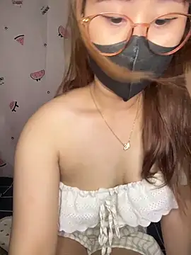 Snapshot of Chezzy18 chatting on 11/17/25, 03:18 Chezzy18 online show from 11/17/25, 03:18