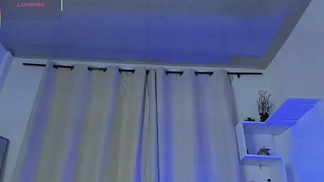 Selenafox 0 online show from 11/12/25, 02:01