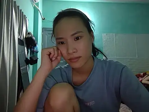 Snapshot of Ly-ny chatting on 10/18/25, 07:25 Ly-ny online show from 10/18/25, 07:25