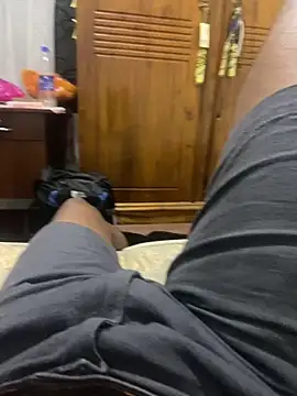 Snapshot of Senurak99 chatting on 12/18/25, 02:45 Senurak99 online show from 12/18/25, 02:45