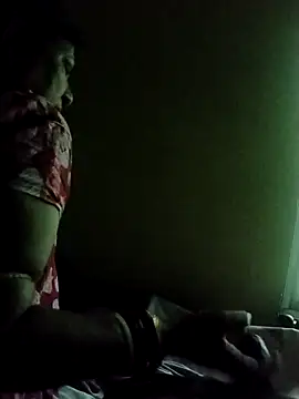 Snapshot of humtum2254 chatting on 10/16/25, 12:33 humtum2254 online show from 10/16/25, 12:33