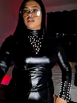 Snapshot of Tigresa23 chatting on 04/28/26, 02:27 Tigresa23 online show from 04/28/26, 02:27