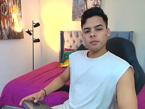 Snapshot of stewart_mateo_ chatting on 09/19/25, 02:24 stewart mateo  online show from 09/19/25, 02:24