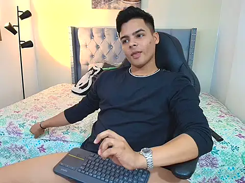 Snapshot of stewart_mateo_ chatting on 09/20/25, 03:07 stewart mateo  online show from 09/20/25, 03:07