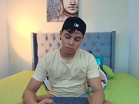 Snapshot of stewart_mateo_ chatting on 10/04/25, 01:58 stewart mateo  online show from 10/04/25, 01:58