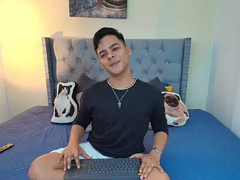 Snapshot of stewart_mateo_ chatting on 10/10/25, 01:59 stewart mateo  online show from 10/10/25, 01:59