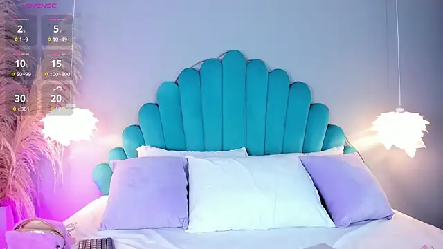 AlassiaHocthner online show from 11/20/25, 12:05