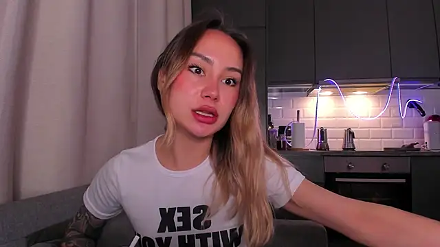 baobei03 online show from 11/13/25, 10:25