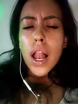 Snapshot of Queen_Ashly chatting on 09/23/25, 02:14 Queen Ashly online show from 09/23/25, 02:14