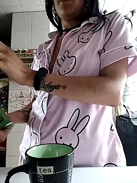 Snapshot of Queen_Ashly chatting on 11/18/25, 06:01 Queen Ashly online show from 11/18/25, 06:01