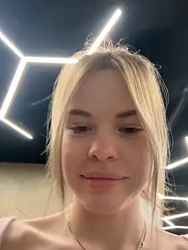 Snapshot of SMELLSEX chatting on 12/17/25, 07:42 SMELLSEX online show from 12/17/25, 07:42