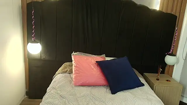 LiaMonroee  online show from 05/05/26, 12:24