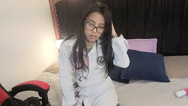 LiaMonroee  online show from 05/31/26, 12:45
