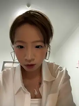 jingjing005 online show from 06/11/26, 06:44