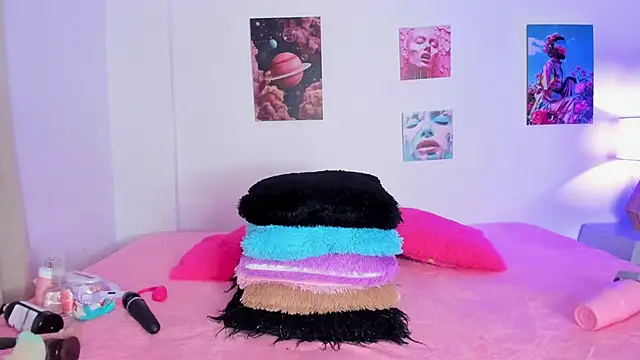 hailey hadid online show from 01/09/26, 07:04