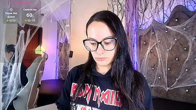 Snapshot of Zami_Escobar_of chatting on 10/27/25, 05:17 Zami Escobar of online show from 10/27/25, 05:17