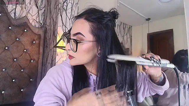 Snapshot of Zami_Escobar_of chatting on 11/25/25, 05:13 Zami Escobar of online show from 11/25/25, 05:13