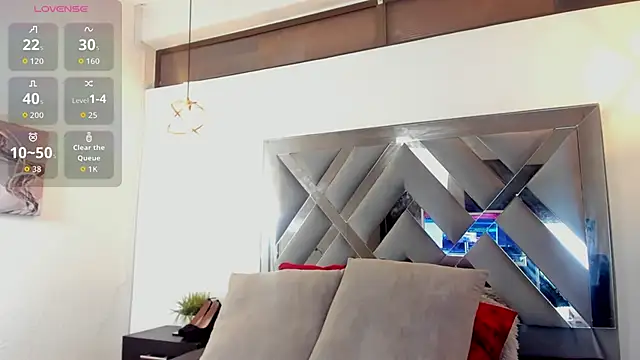 Snapshot of Candy_Hott7 chatting on 11/13/25, 08:30 Candy Hott7 online show from 11/13/25, 08:30