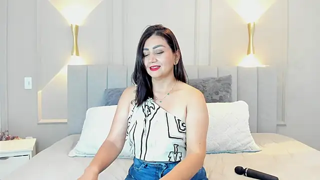 victoria bourne online show from 10/15/25, 07:14