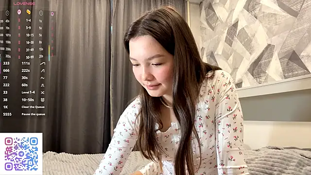 KiraVelvet online show from 11/13/25, 12:15