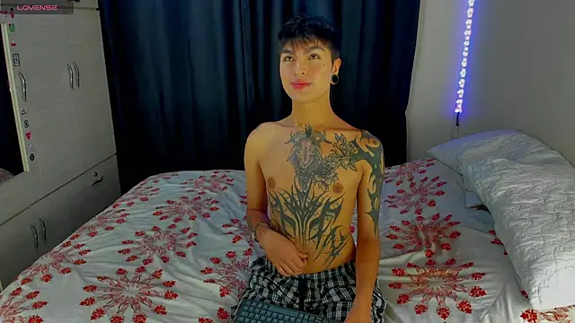 Snapshot of Dark_luckyyy chatting on 11/21/25, 06:01 Dark luckyyy online show from 11/21/25, 06:01