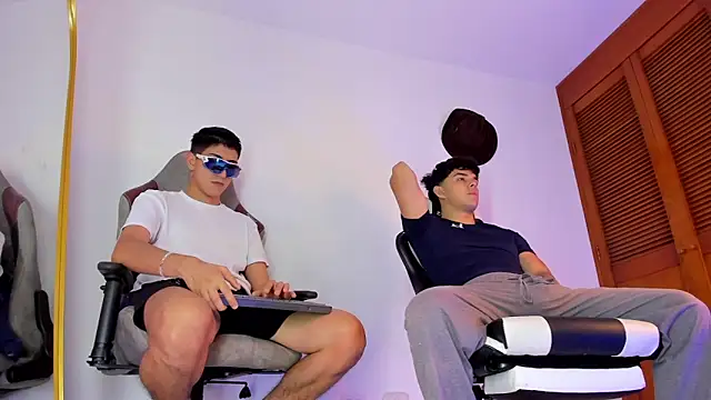 sotooliver3 online show from 10/17/25, 08:44