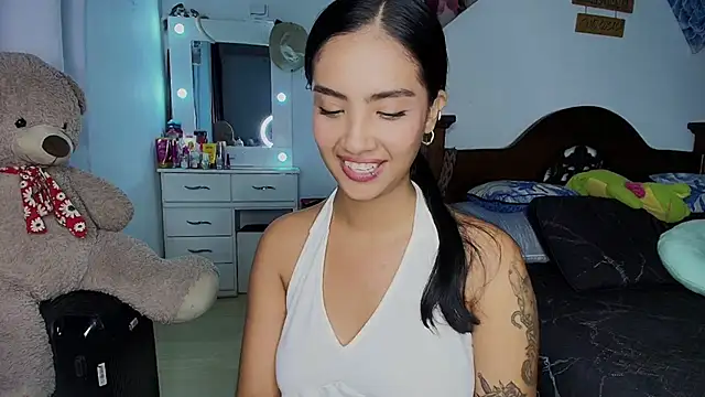 mia yireth online show from 10/09/25, 01:25