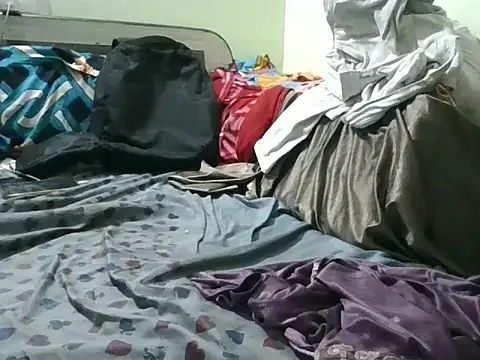 Roshani hoty online show from 04/16/26, 05:14