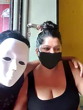 Snapshot of Hottie_couple69 chatting on 09/17/25, 08:05 Hottie couple69 online show from 09/17/25, 08:05