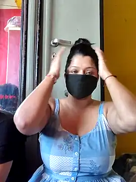 Snapshot of Hottie_couple69 chatting on 09/23/25, 06:38 Hottie couple69 online show from 09/23/25, 06:38