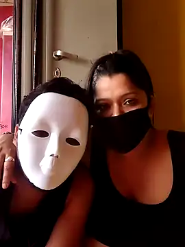 Snapshot of Hottie_couple69 chatting on 09/24/25, 06:17 Hottie couple69 online show from 09/24/25, 06:17