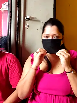 Snapshot of Hottie_couple69 chatting on 10/08/25, 06:00 Hottie couple69 online show from 10/08/25, 06:00