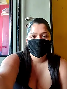 Snapshot of Hottie_couple69 chatting on 11/13/25, 06:12 Hottie couple69 online show from 11/13/25, 06:12