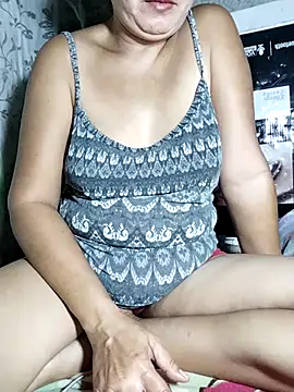 Snapshot of sweet_candiceee chatting on 09/17/25, 04:52 sweet candiceee online show from 09/17/25, 04:52