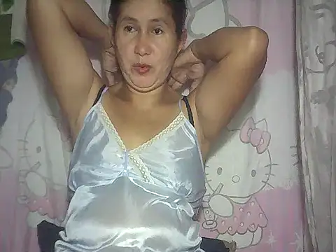 Snapshot of sweet_candiceee chatting on 10/15/25, 12:44 sweet candiceee online show from 10/15/25, 12:44