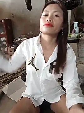 Snapshot of rubi_bae chatting on 05/15/26, 03:24 rubi bae online show from 05/15/26, 03:24