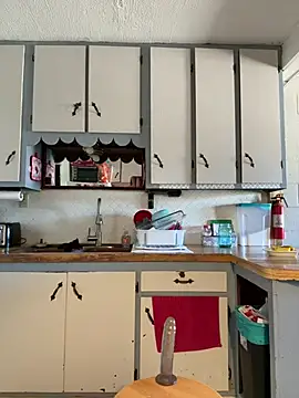 StylishEchium online show from 04/18/26, 07:40