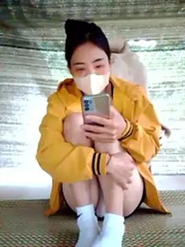 Snapshot of Georgia_here chatting on 11/03/25, 12:35 Georgia here online show from 11/03/25, 12:35