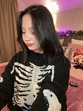 YourLittleDevil online show from 12/21/25, 01:40