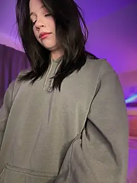 YourLittleDevil online show from 04/17/26, 05:32