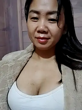 Snapshot of Binjt chatting on 10/17/25, 11:29 Binjt online show from 10/17/25, 11:29