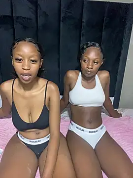 Snapshot of SexyPetitex25 chatting on 01/05/26, 06:55 SexyPetitex25 online show from 01/05/26, 06:55